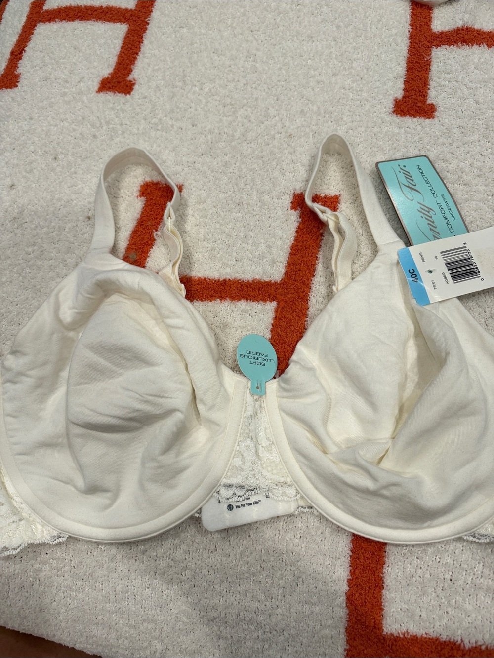 Vanity Fair Cream Full Coverage Lace-Trim Underwire Bra